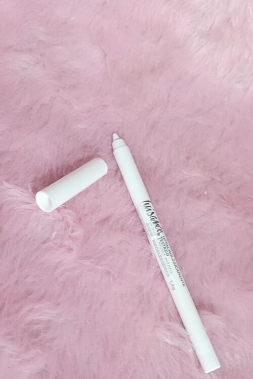 White MuseA Goddess look that gives a bold, precise definition.