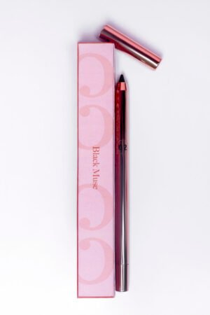 <strong>Black Muse Eye-liner </strong><br> A Goddess look that gives a bold, precise definition.