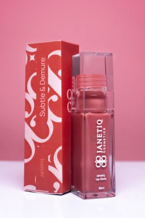 <strong>Janetiq Lip Gloss </strong><br> Very demure and subtle look.