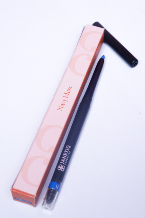 Navy muse Eye Liner  A goddess look that gives a bold, precise definition.