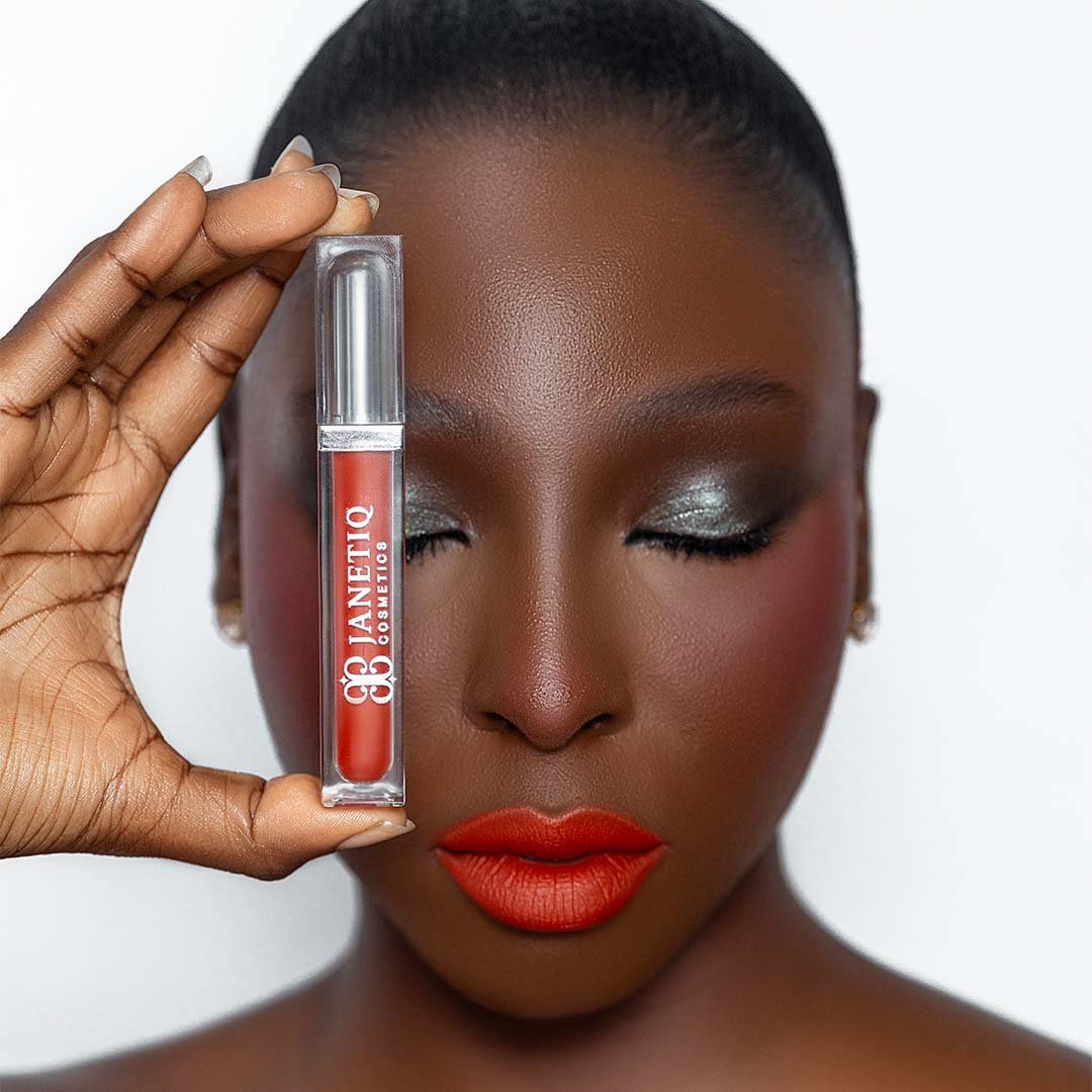 “Essential Everyday Beauty: Must-Have Products from Janetiq Cosmetics”